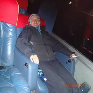 Puno - Wow on vient de changer de classe...différent les bus au Pérou: chauffée, une toilette fonctionnelle....et nous qui avons tout pour le pire....tant mieux ! Direction Cusco (7h30 de bus) arrivée prévue pour 5h du matin....