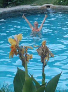 Arequipa - Tour au Cañon del Rio Colca: "plouff" enfin dans l'eau chauffé naturellement par les volcans...(22 celcius...c'est quand même mieux qu'ailleurs).... En passant c'est celle-là la thermes et pas l'autre photo d'avant 
