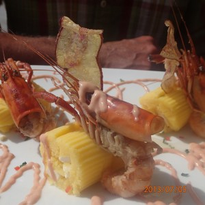 Paracas- ...c'est quand même toute une assiette et on avait aucune idée de ce que l'on commandait...Un causa aux crevettes pour Denis (le causa est un plat de patate écrasé agrémenté de citron...miam miam)