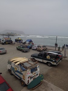 Lima - paradis des surfeurs. Le temps en hiver est toujours ainsi grisâtre sans soleil!...mais quand même y a pire que ça!