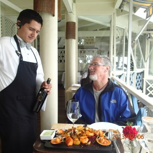 Lima- miam....excellent et pas plus que d'autres resto qu'on a fait...exception du coût de service ajouté pour le pain et l'eau!!! M'enfin c'est notre dernière journée! pis le service est impeccable et la bouffe aussi et que dire de la place....surtogut sur la terrasse car j'avoue en dedans l'atmosphère fait un petit peu trop "glamor"...