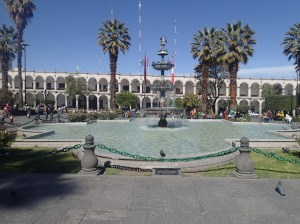 Arequipa - tout en haut sont les fameux restaurants des Los Balcones