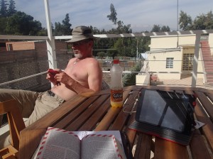 Arequipa - Petite pose au soleil sur la terrasse de notre lodge et écriture